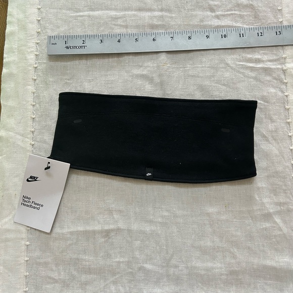 Brand New Men’s Nike Headband Tech Fleece In Black And Dark Grey OSFM - Picture 3 of 3